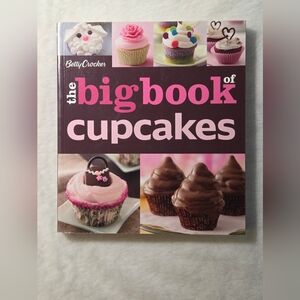 Betty Crocker Cupcake Ideas Book - Brown and Red